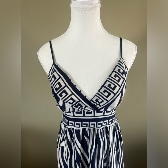 Thalassa Maxi Dress - Picture 6 of 9